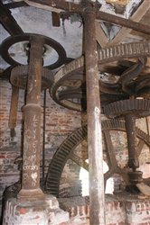 Mécanisme d\'un ancien moulin sur l\'Eaulne<br>Ancourt